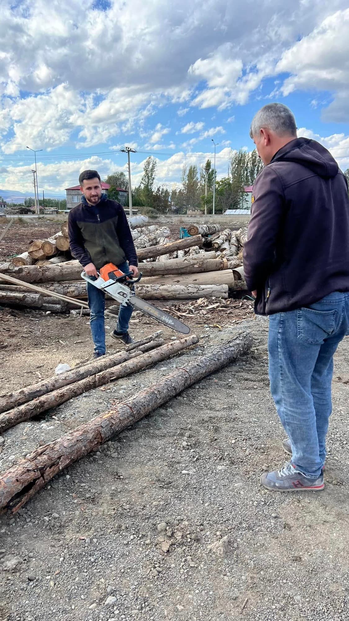 Volunteers preparing timber at the Noah's Ark Visitor Center site