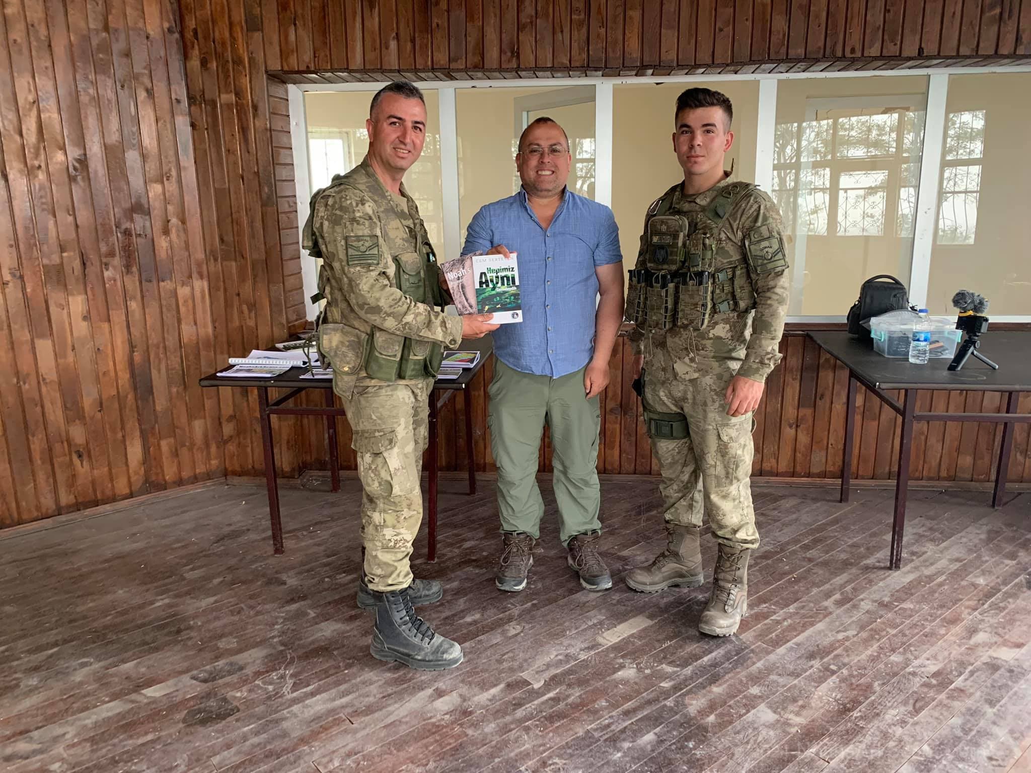 Coordination with local commanders during border expeditions