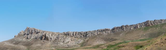Limestone escarpment ridge above the Durupinar formation
