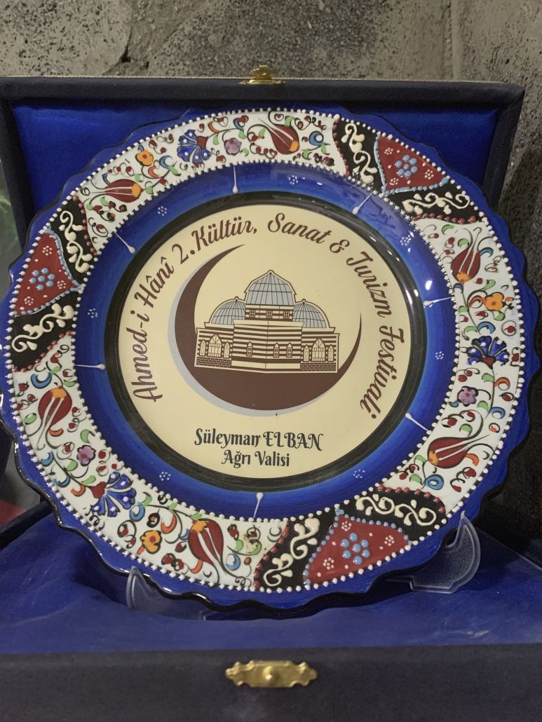 A commemorative plate featuring Noah's ark. Made in Agri Province.